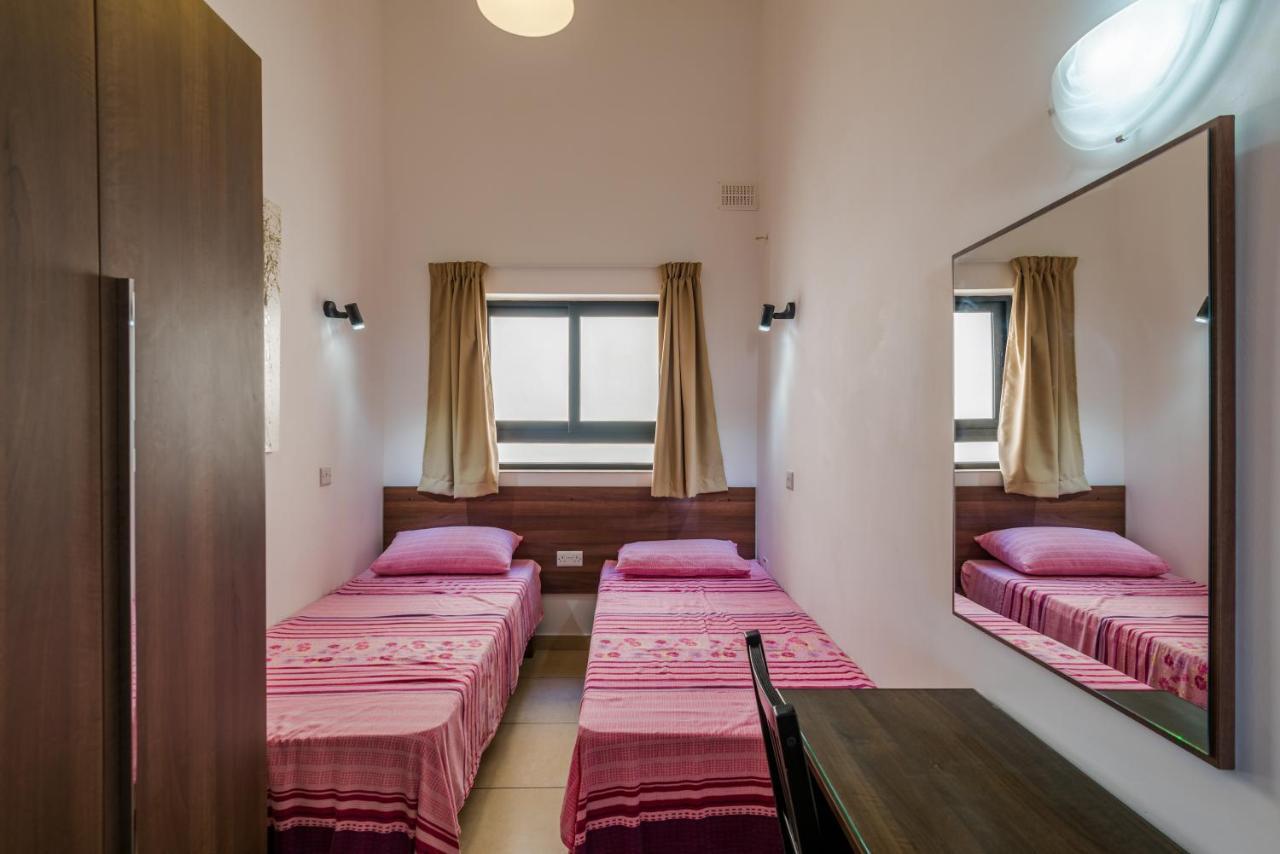 Blue Harbour 2 Bedroom Seafront Apartments With Stunning Seaviews - By Getawaysmalta St. Paul's Bay Esterno foto